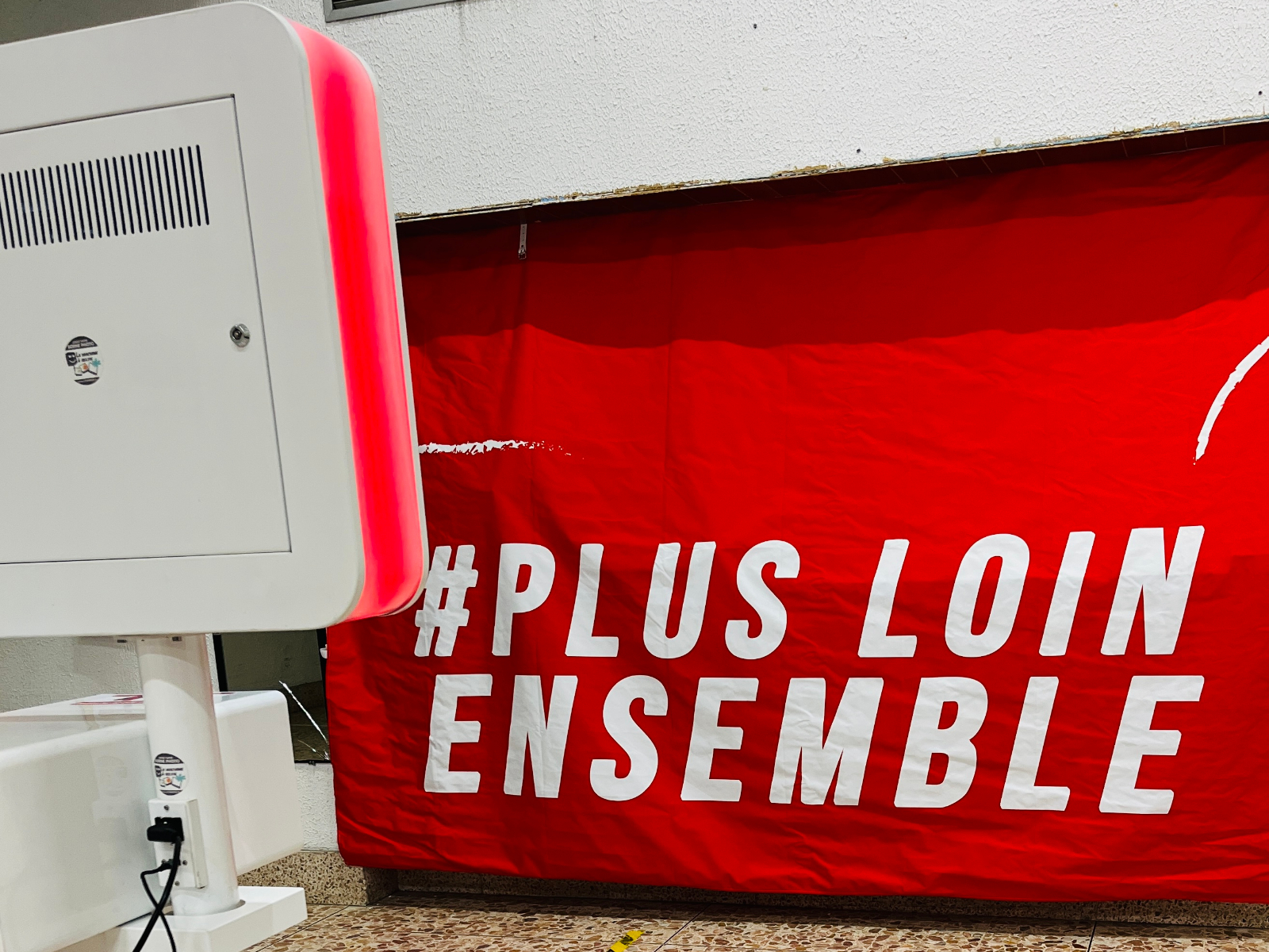Animation photobooth COMMOD lors d’un événement dans la Drôme